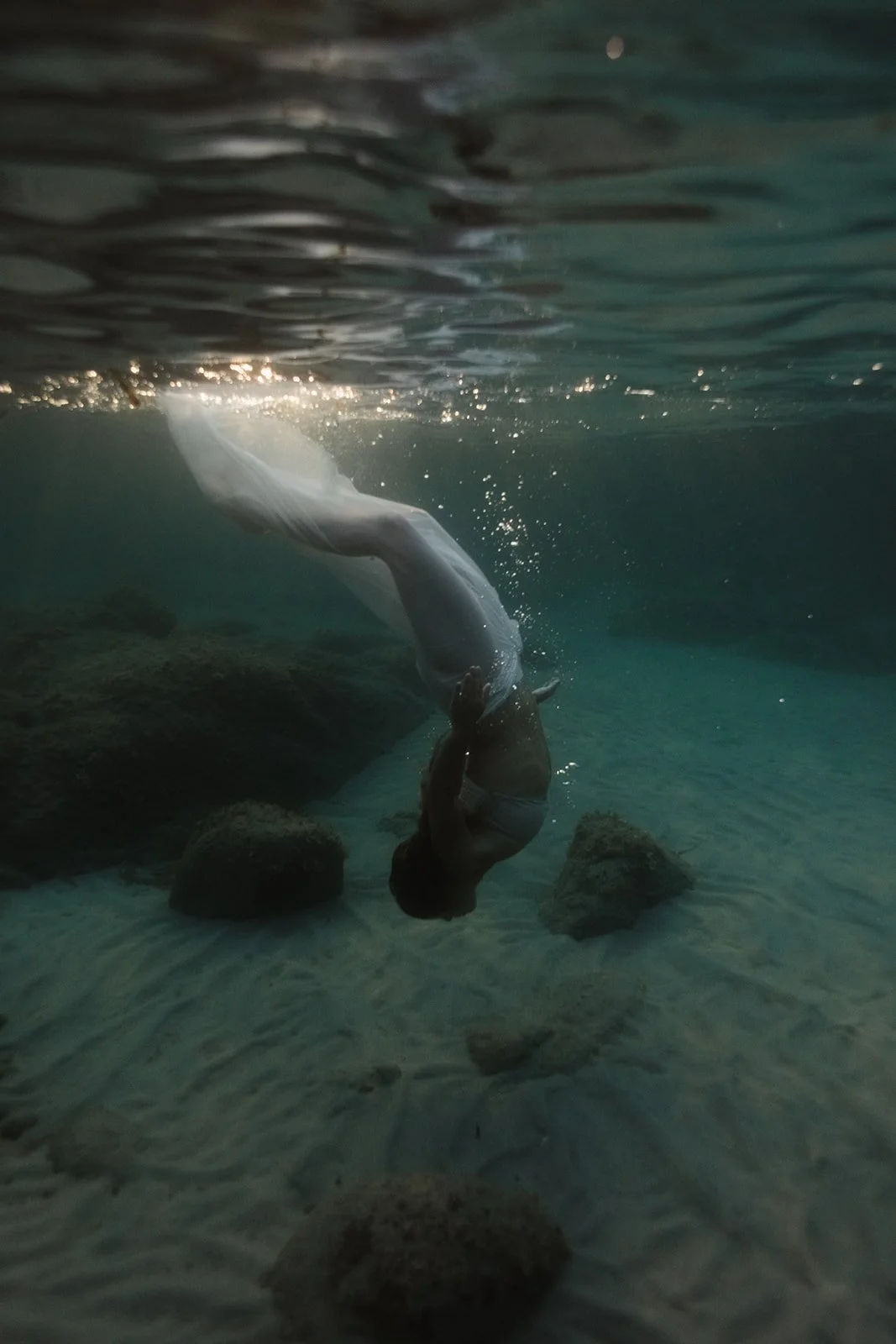 ajaccio photographe sous leau marin marine la mer Krista Espino Anza Creative underwater femme lifestyle seance photo séance corse Corsica France commercial underwater photogaphy photographie ethereal business photographe5C2A1814.jpg