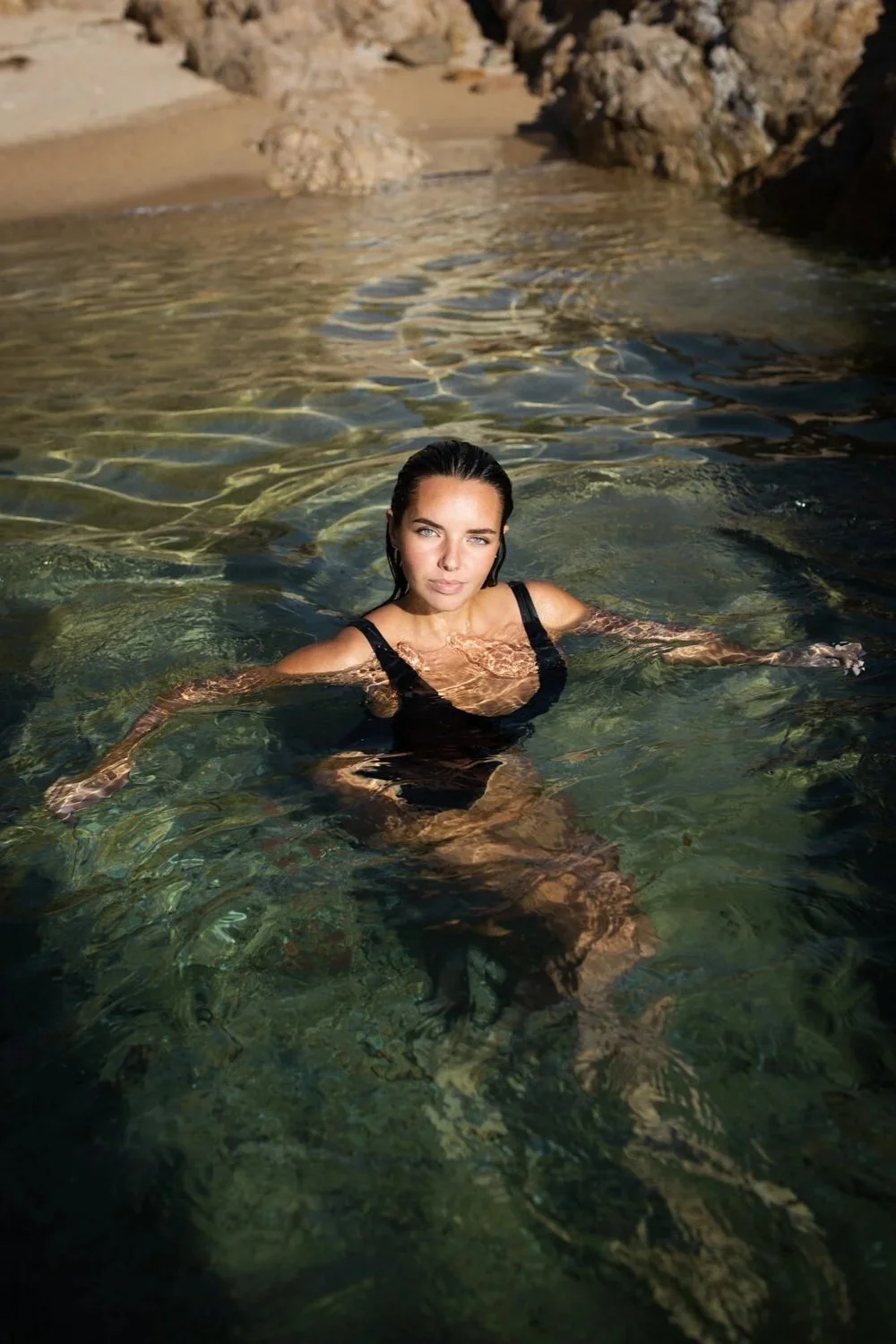 Immortale corsica corse beauty products beautiful miss corse model produits beaute beach travel Krista Espino sea island mediterranean pool photographe photographer fashion lifestyle editorial nature natural france french skin skincare face mask_-3.jpg