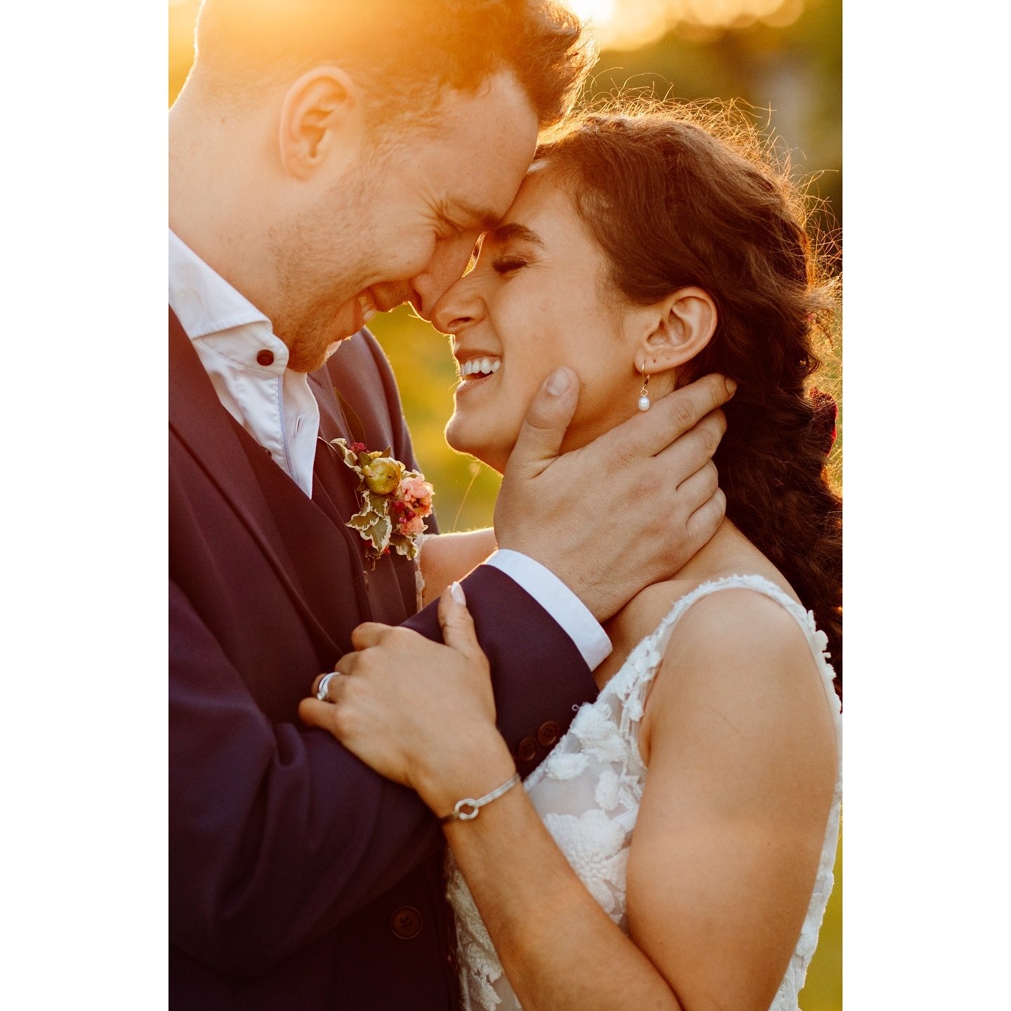 This day had the kind of vibrating magic of chaos and love that only happens when two people are truly perfect for each other. And these two are. 🤍

Also, can we take a second to talk about the florals? They were just beyond beyond. Especially consi