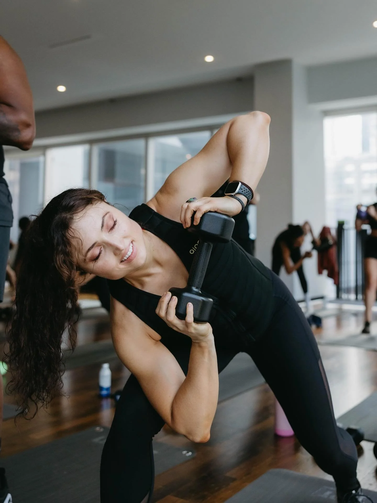 @aion.gear weighted vests are in EVERY season!
Had a blast taking class with @shelbss44 and thanks to @aiir.agency