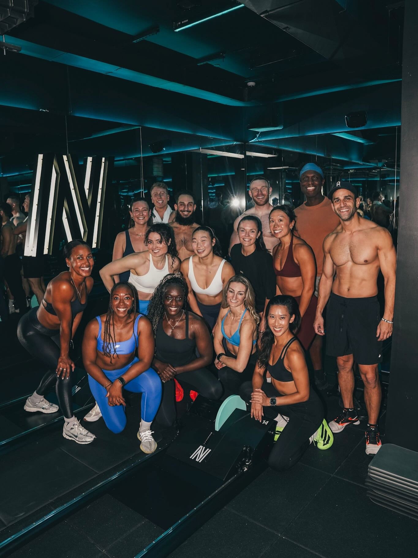 Us: &ldquo;Do you ski?&rdquo; 👁️👄👁️💅🏻
❄️

@joinadonis x @nrthrnstrong trainer workout. 
@gabriellesavary gave us a rock solid sculpt class and I&rsquo;m forever grateful to @bobbyxwestside for getting the gang together for a sweat and community 