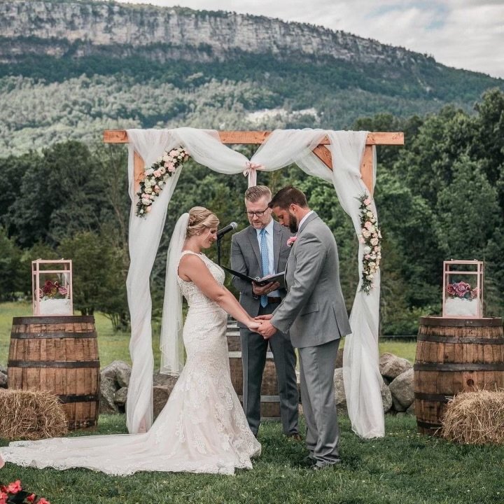  Hudson Valley Barn Wedding, Hudson Valley Outdoor Wedding, Hudson Valley Wedding with a view, Farm wedding venue, upstate farm wedding venue 