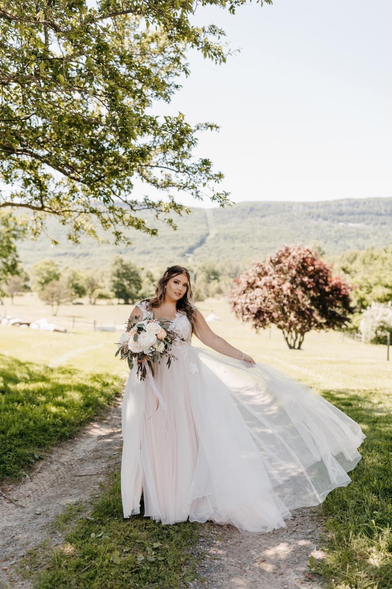  Hudson Valley Barn Wedding, Hudson Valley Outdoor Wedding, Hudson Valley Wedding with a view, Farm wedding venue, upstate farm wedding venue 