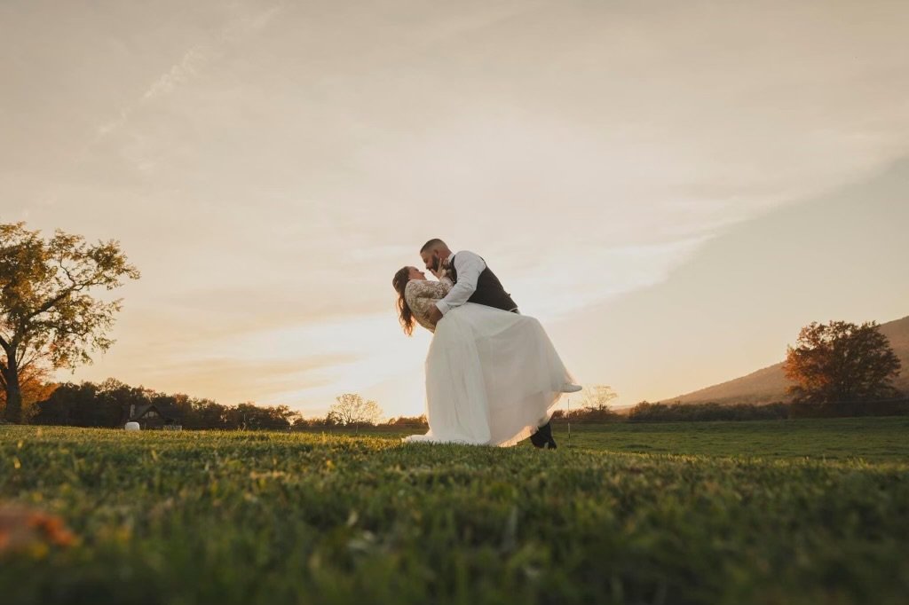  Hudson Valley Barn Wedding, Hudson Valley Outdoor Wedding, Hudson Valley Wedding with a view, Farm wedding venue, upstate farm wedding venue 