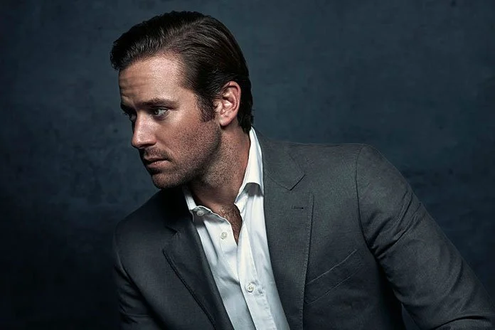armie-hammer-quells-the-lantern-talk-696x464.jpg
