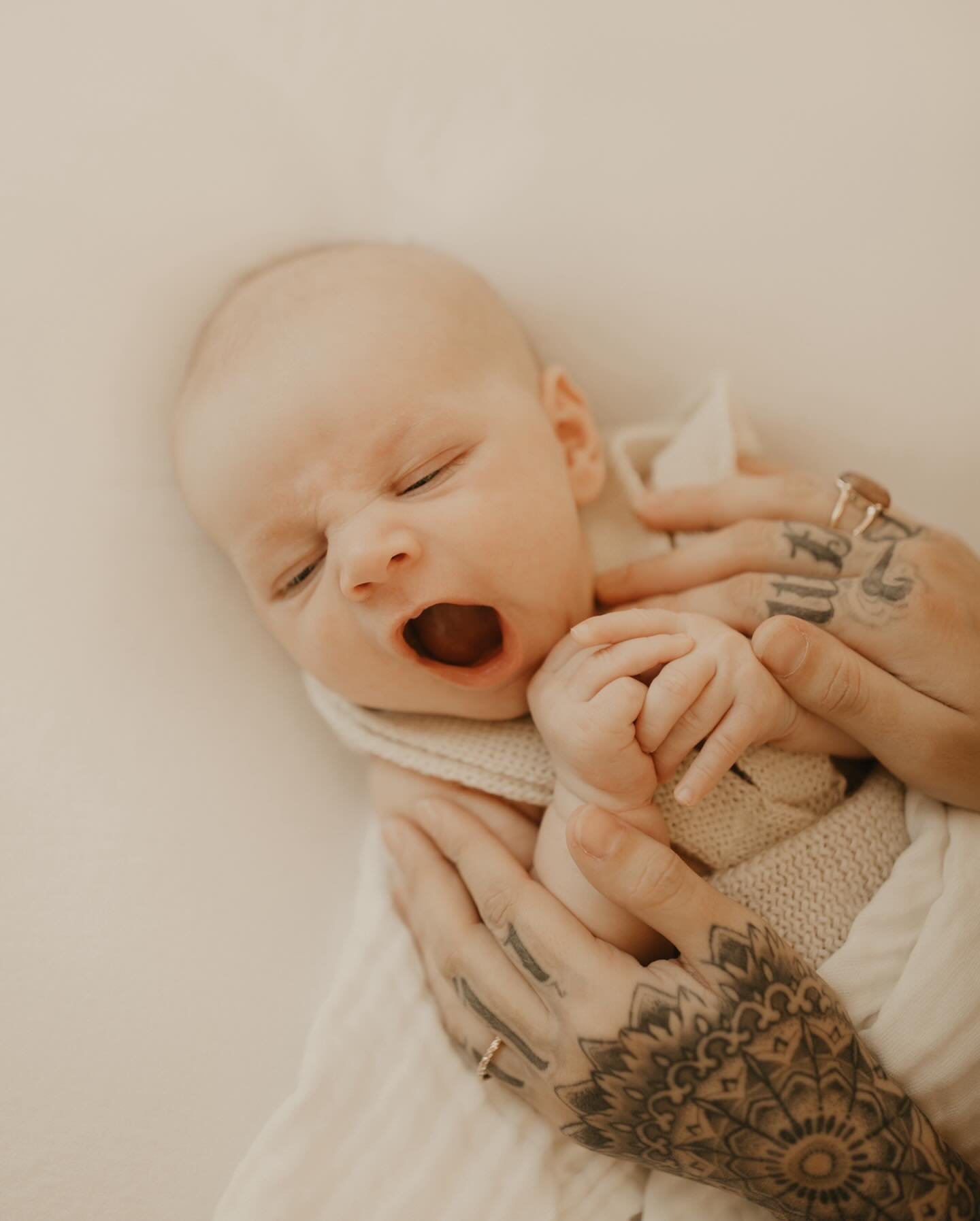 I always get really excited when I capture baby yawns. Most of the time they do it when im positioning them or not ready to take a photo, they&rsquo;re just super duper cute when they do. Something about it. Welcome earth side beautiful boy.