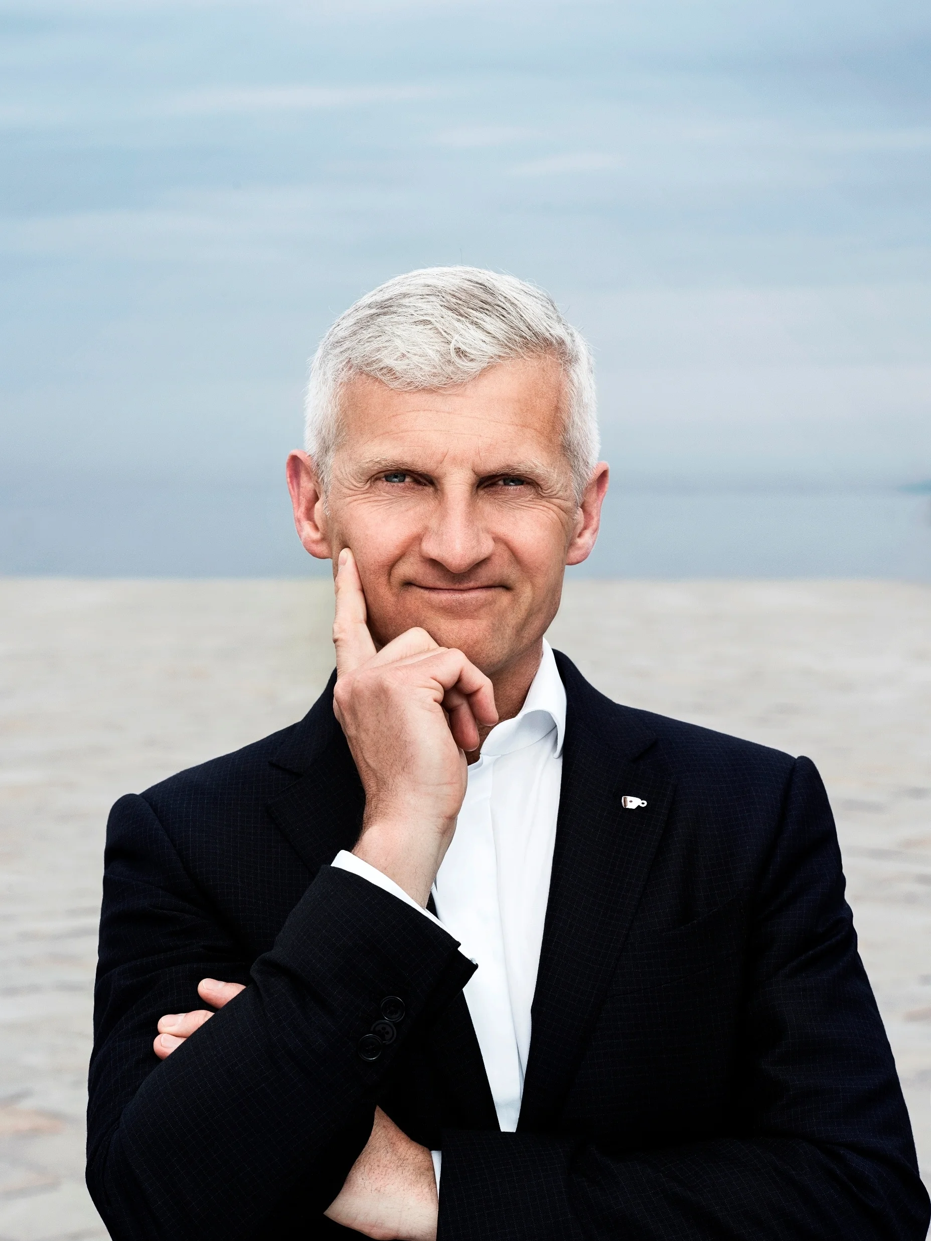 lViHfWZDSAqMvVdU3QU1_full_ANDREA ILLY asic.jpg