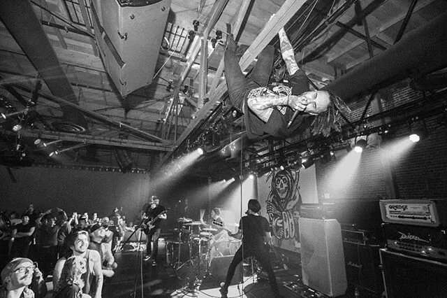 LA, what a night! Thank you so much @cuadband @1720warehouse @pinuppresents @church8thday @seizuresca @benoitbandla @heathensrock and everyone who came out last night! 🔥🖤🙏🏼
•••••
🚨Doing it again tonight in Ventura, celeb