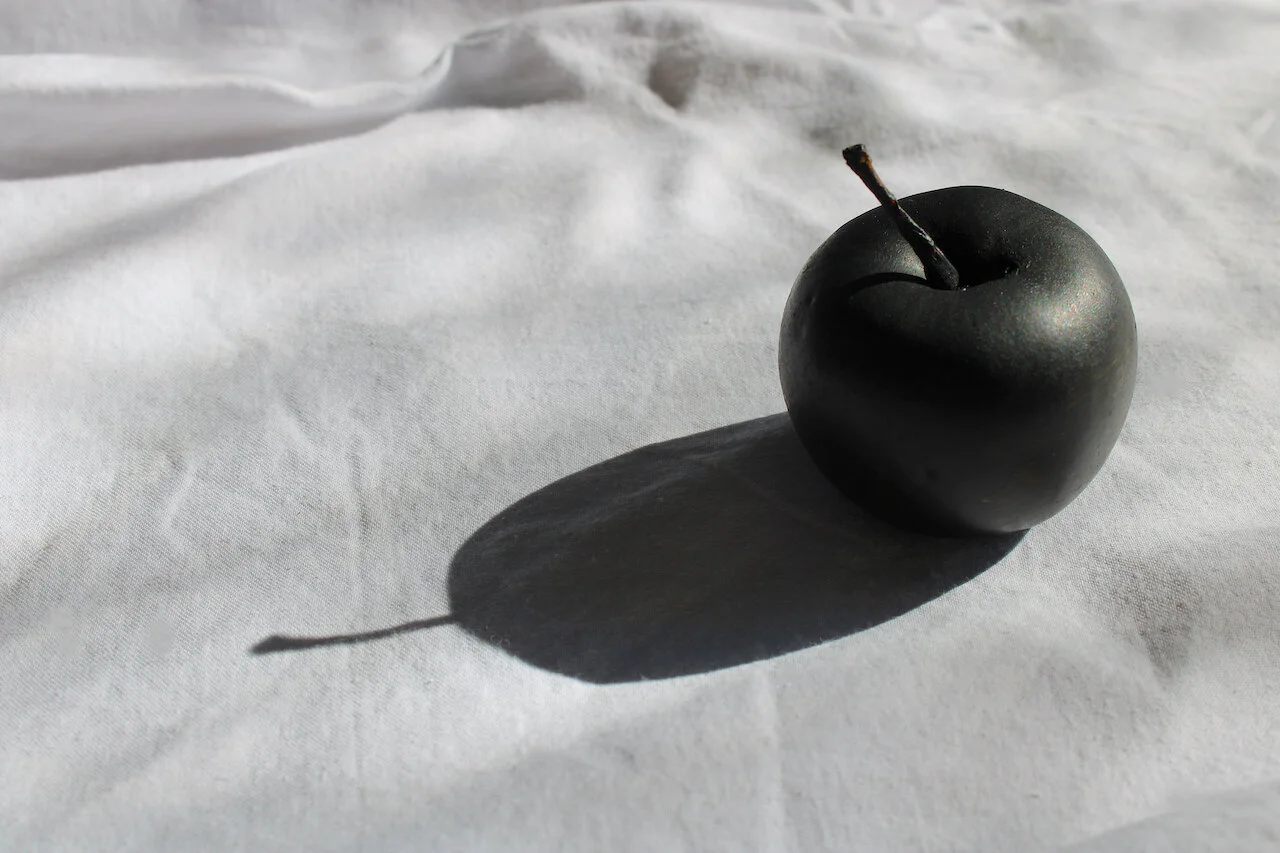 black apple 3.jpg
