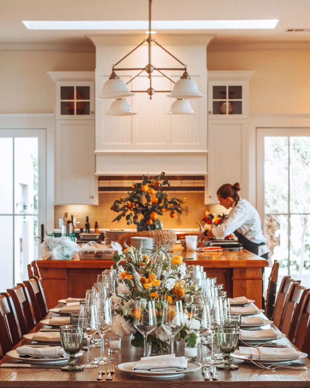 🍇🍷 Living the dream in Napa Valley! 🏡✨ You've just unlocked the doors to your fabulous villa, and the excitement is real! 🌟 You hired Cultured Vine to curate your private dinner experience, and now your taste buds are about to embark on a journey