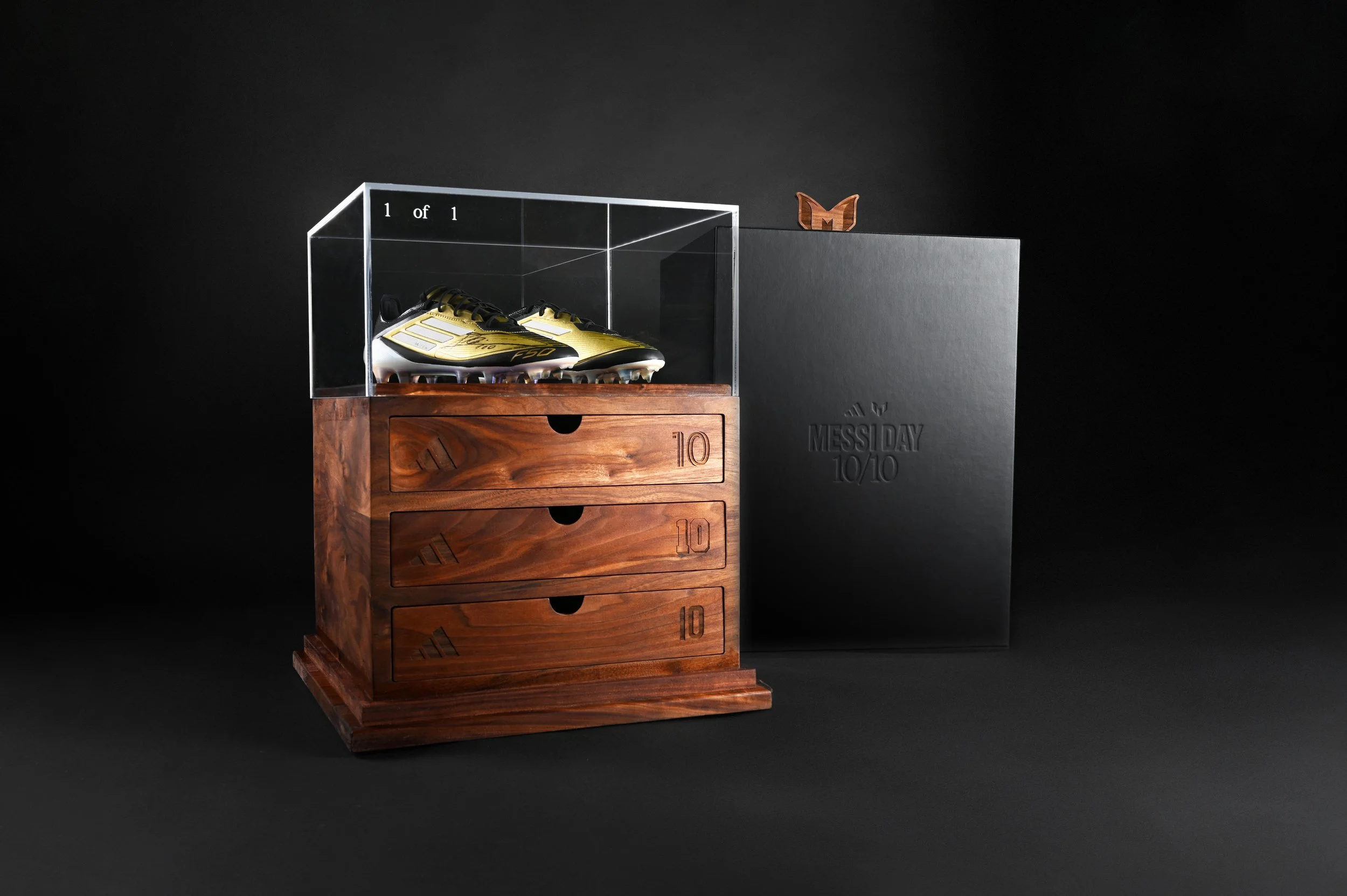 adi_010A_Messi Kit2487_R01.jpg