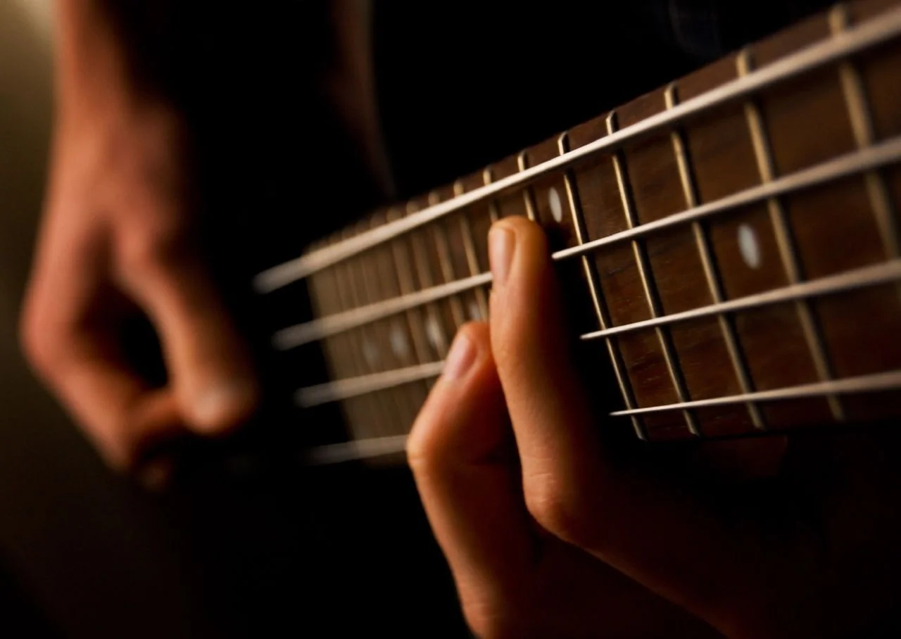 guitar-bass-21895-hd-wallpapers.jpg
