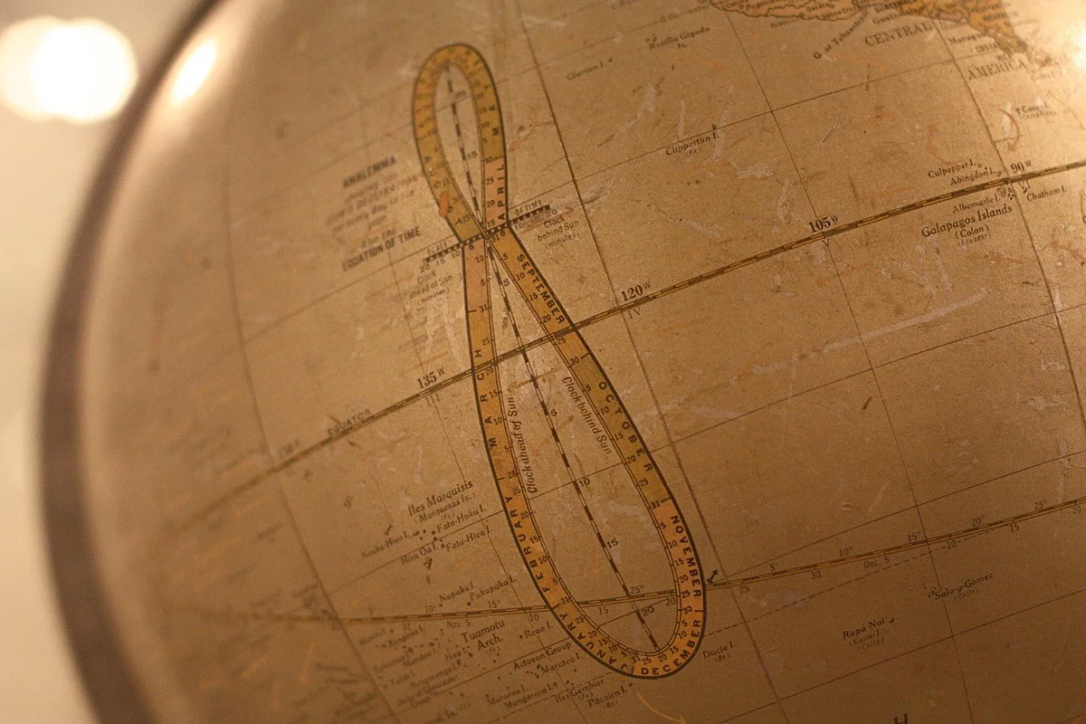 analemma-globe-1200px-Globenmuseum_Vienna_20091010_479.jpg