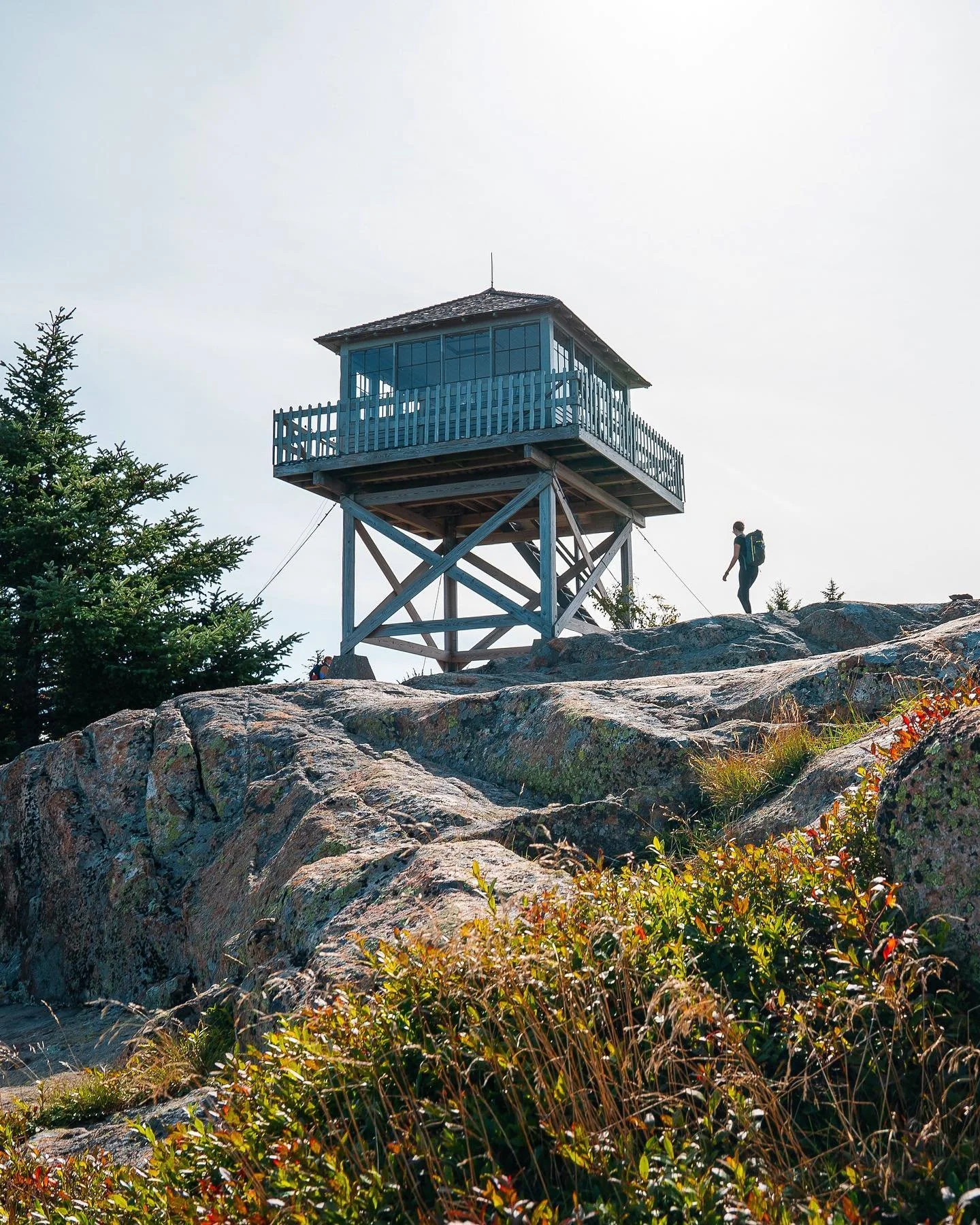 Mountaintop perspectives. How many photos can you spot @_amyarcher in? #KearsargeNorth #VisitNH