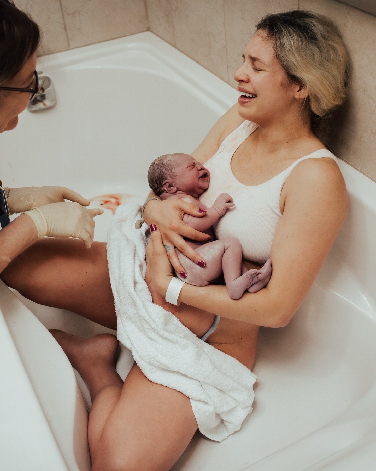 The birth of Meadow 🤍 Extremely fast and emotional ride for this family and all of us onlookers. Keep scrolling for my favorite photo at the very end!