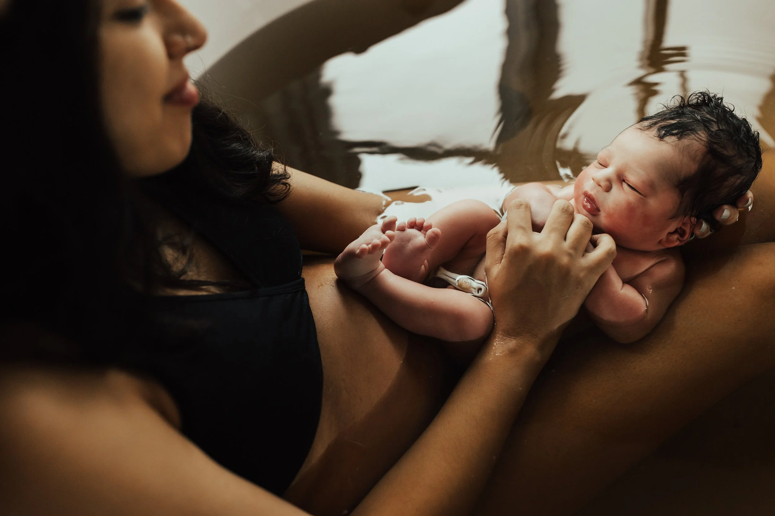 Newborn baby herbal bath Dallas Fort Worth Maternity photoshoot Carmen Bridgewater photography