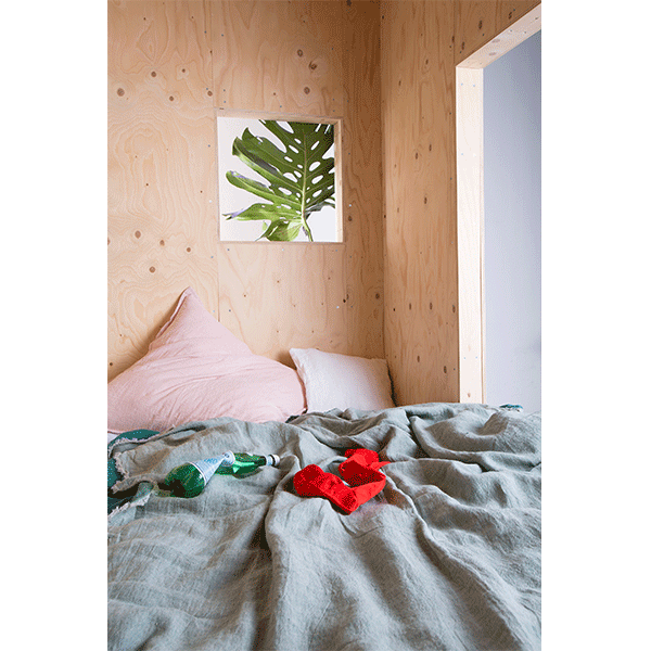 OSH-WOODEN-BED-BOX-01.gif