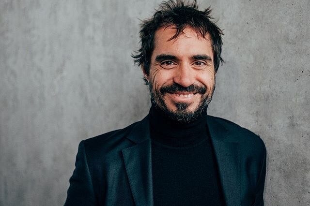 Fresh off the train in C&oacute;rdoba. &ldquo;Joel, quick! Look ridiculously good looking.&rdquo; Swipe.