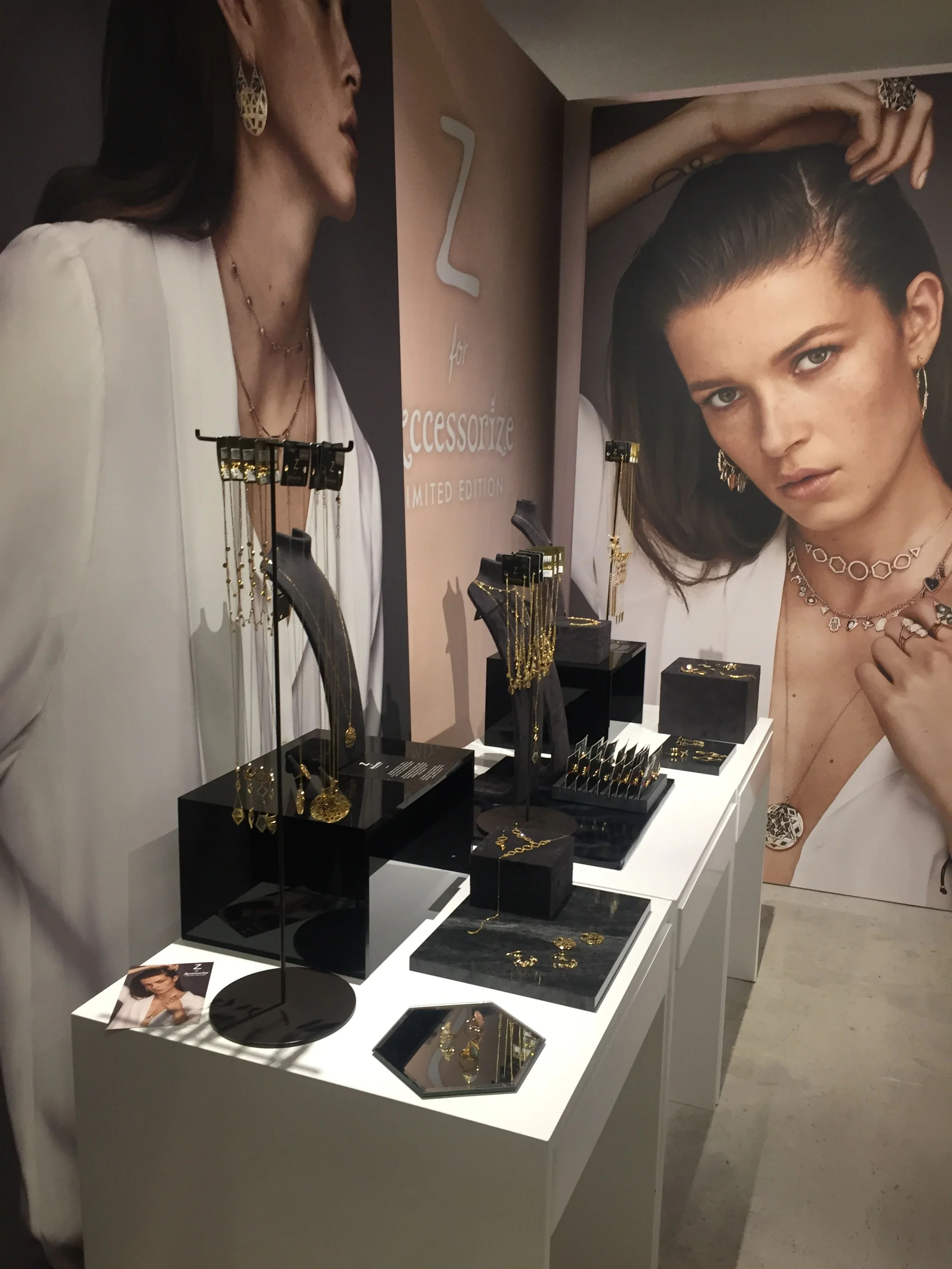 London-fashion-week-festival-accessorize-elisa-les-bons-tuyaux.jpg