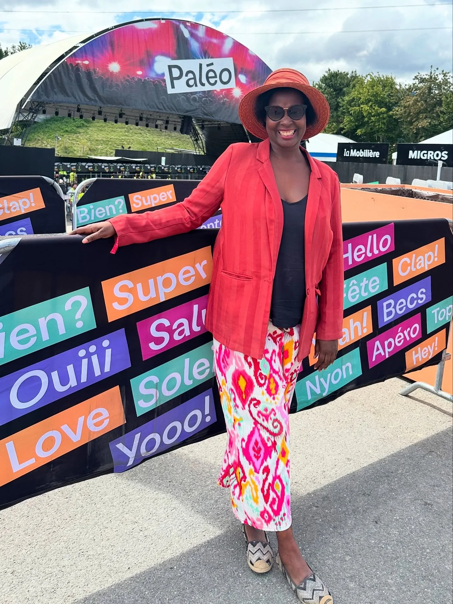 ✨ Ma premi&egrave;re fois au Pal&eacute;o Festival de Nyon...&nbsp;Invit&eacute;e en tant que journaliste pour Elle Suisse, j&rsquo;ai plong&eacute; dans l&rsquo;univers vibrant de ce festival mythique : musique, food, mode, rencontres et vibes ensol