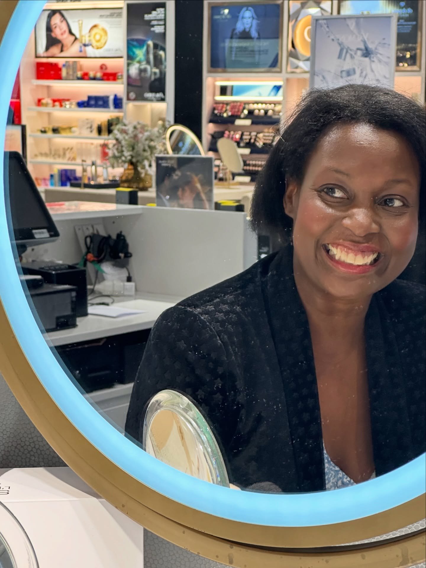 Rendez-vous beaut&eacute; au stand Sisley Paris chez Globus ✨

R&eacute;cemment, j&rsquo;ai eu le plaisir de d&eacute;couvrir les derni&egrave;res nouveaut&eacute;s Sisley dans un &eacute;crin &eacute;l&eacute;gant au c&oelig;ur de Globus &mdash; un 