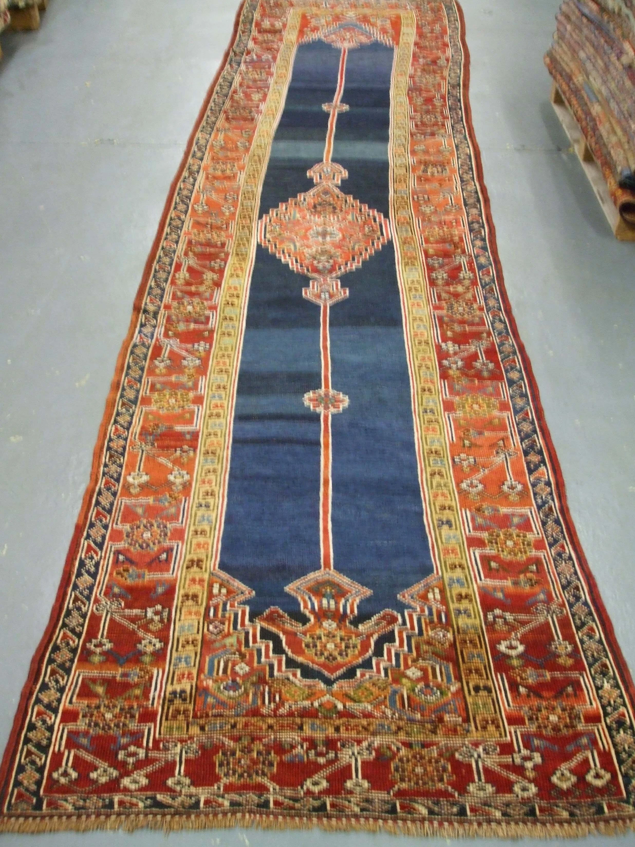 Pair of Kurdish runners