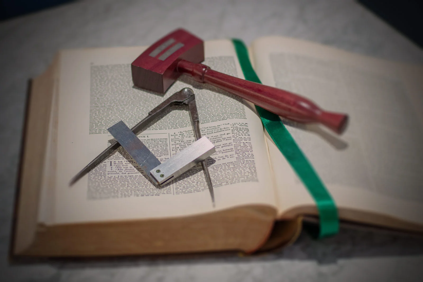 passer-winkelhaak-hamer-vrijmetselarij-la-paix.jpg