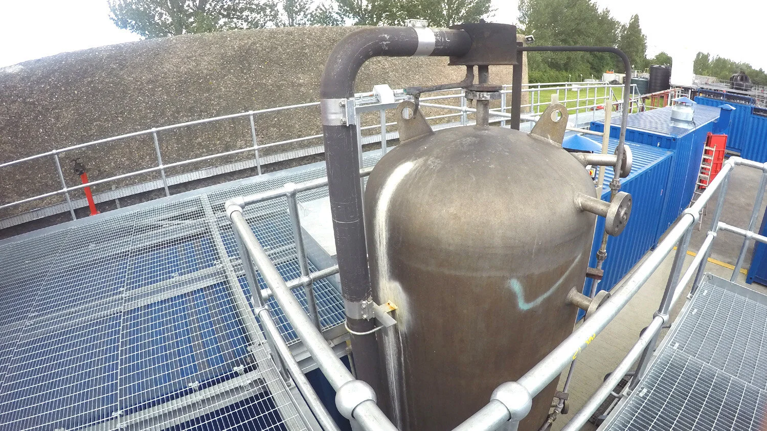 Integrated or stand-alone props