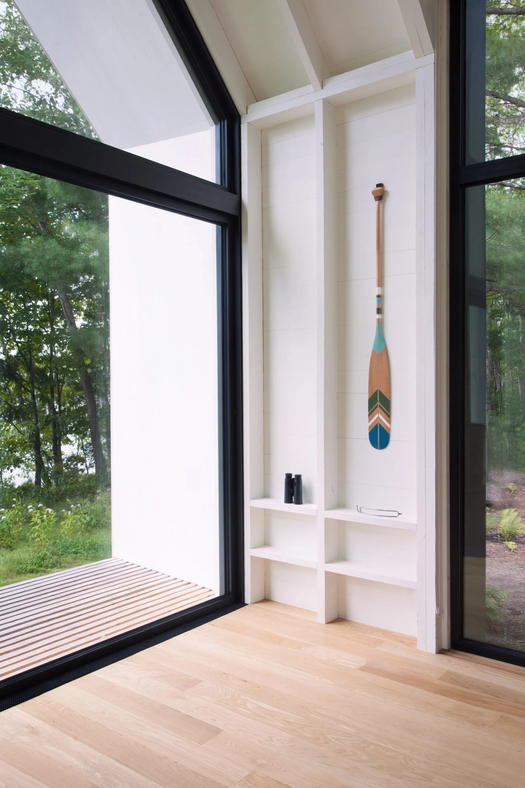 window-on-the-lake-yh2-architecture-residential-canada_dezeen_2364_col_9-1704x2556.jpg