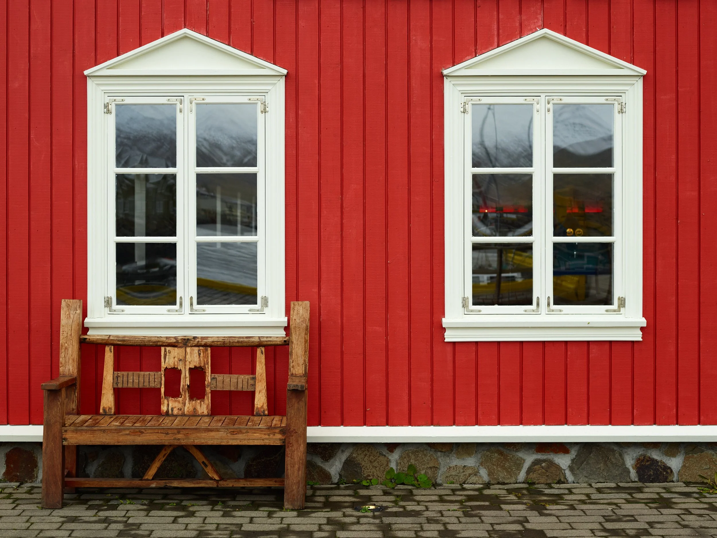  Kaffi Rauðka is located in a brigt red house by the marina in Siglufjordur. It is an excellent place to meet the locals and breathe in the atmosphere of this nice little fishermen´s town. 