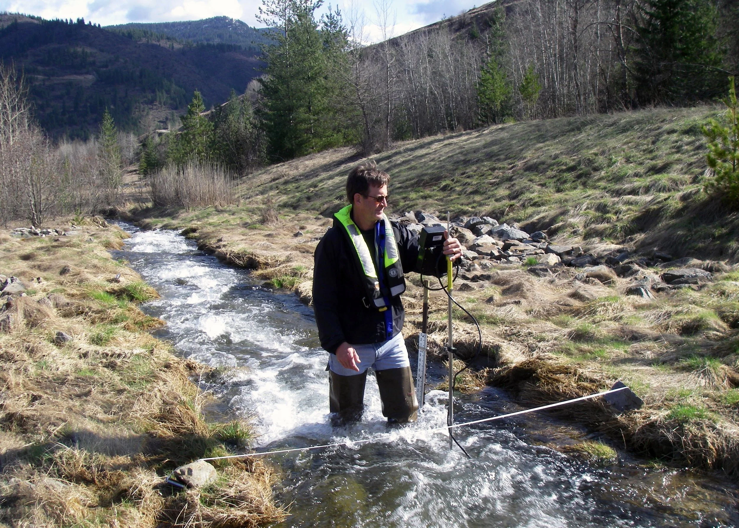 Hydrologist_Measuring_Streamflow_(15303060773).jpg