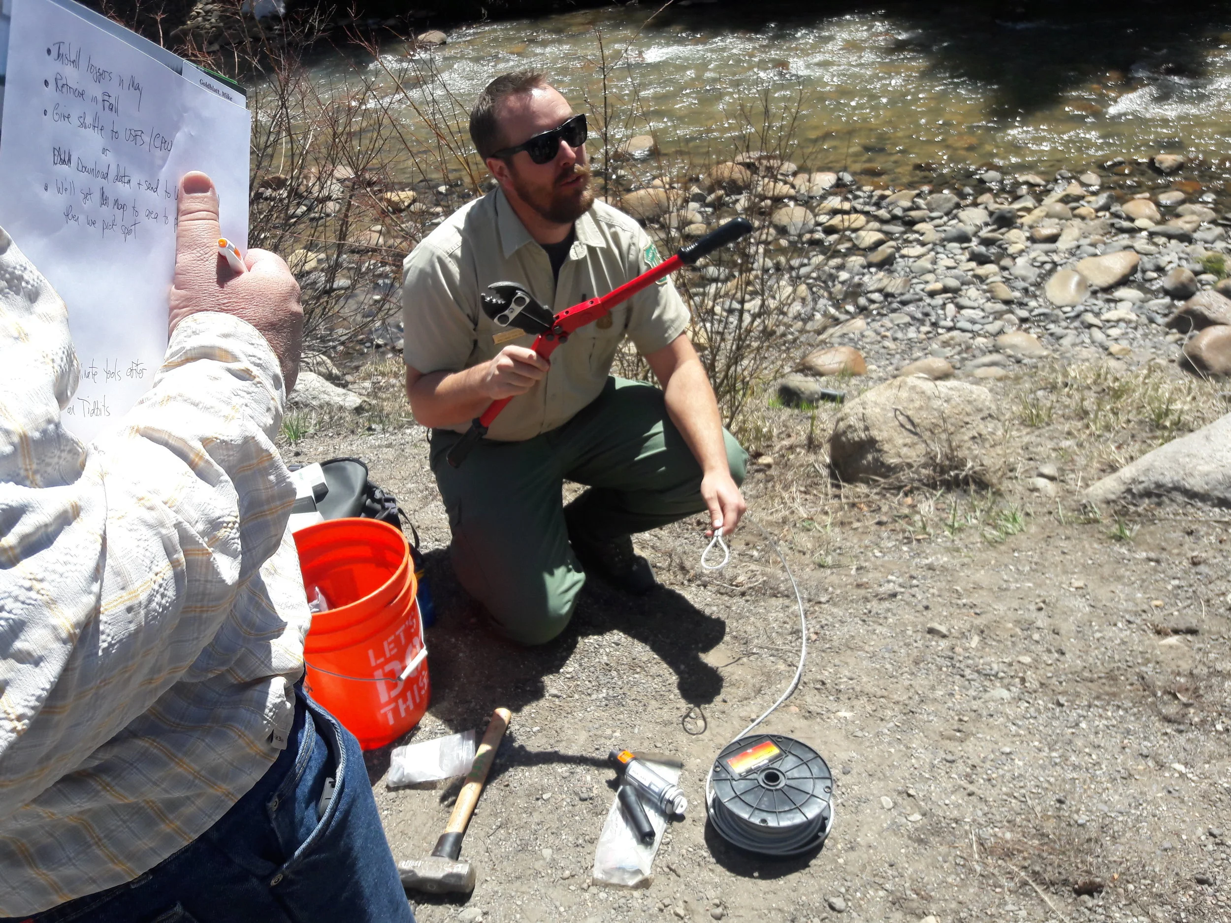 Chris Carroll, aquatic biologist with the U.S. Forest Service teaches TU volunteers how to attach stream temperature probes during April 2018 training.