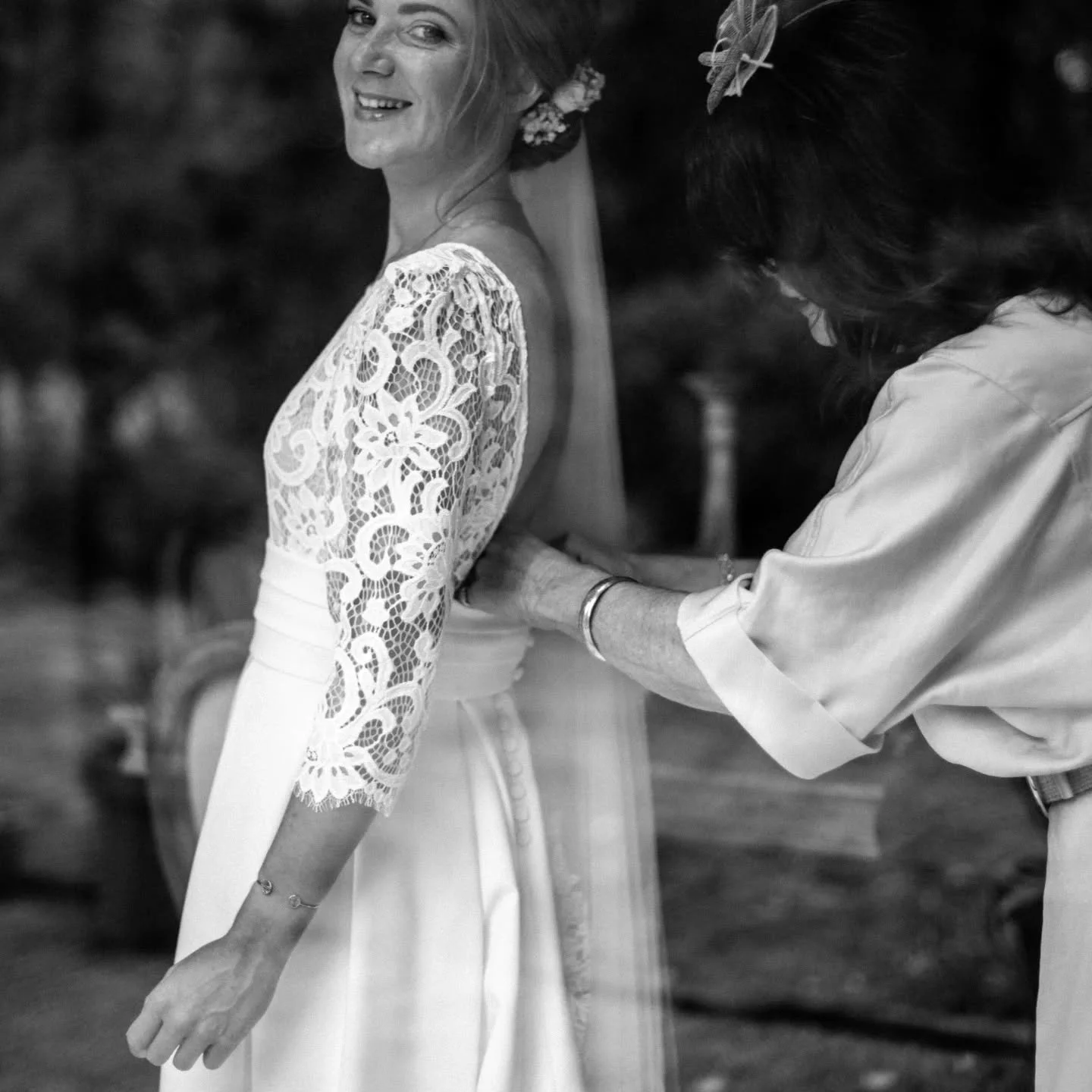 ⭐️ LE MARIAGE DE BÉRÉNICE ⭐️
Bérénice, fabuleuse, en robe @victoirevermeulen ❤️
Tous nos vœux de bonheur aux magnifiques jeunes mariées !