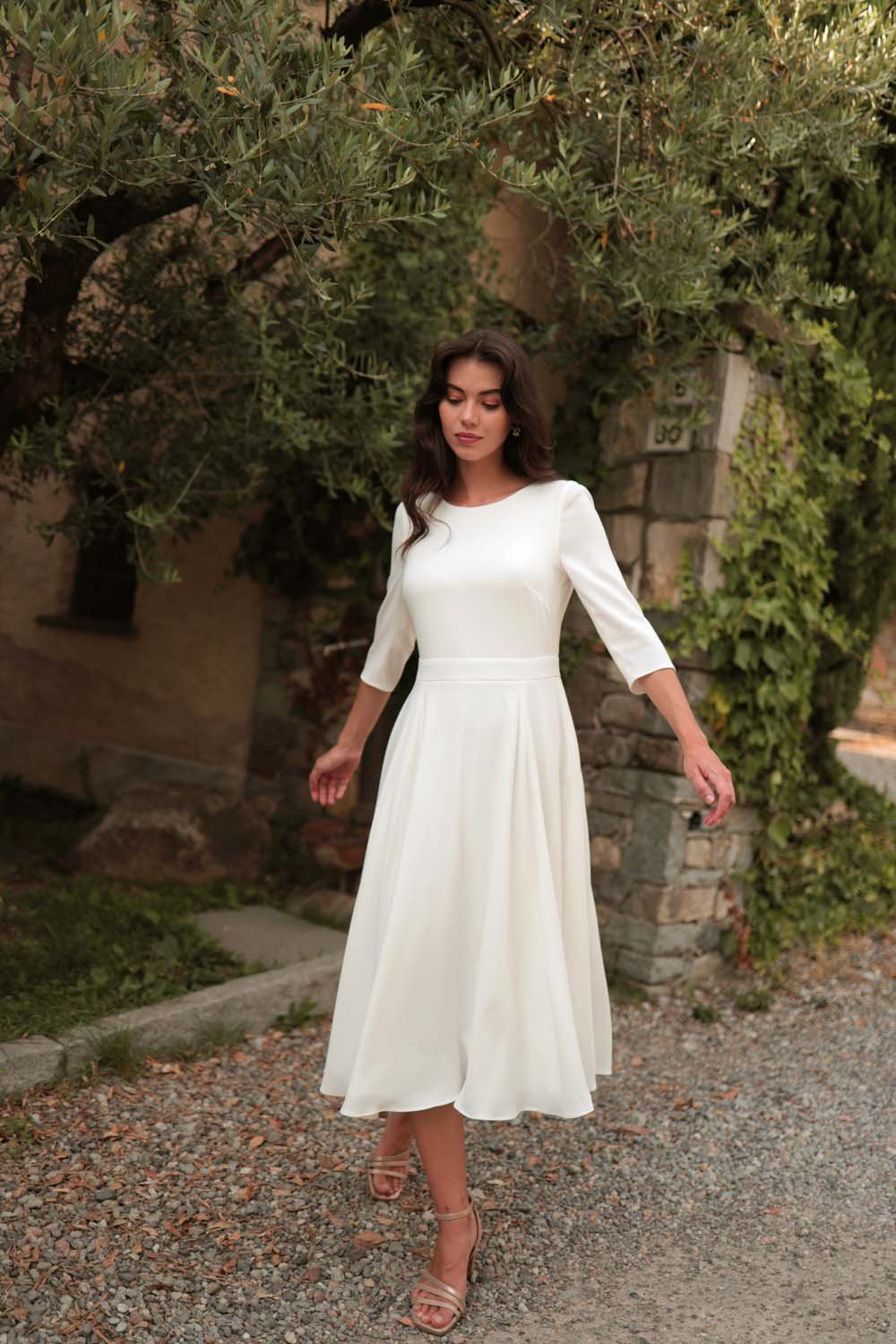 Felicite_loriane-robe-mi-longue-evasee-mariage-civil-dos-nu-manches-3-4-maison-lemoine_nantes.jpg