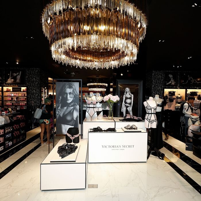 ae3ff6b6d04a720e2a165fc17d8b5c3fc5-11-victorias-secret.rsquare.w700.jpg