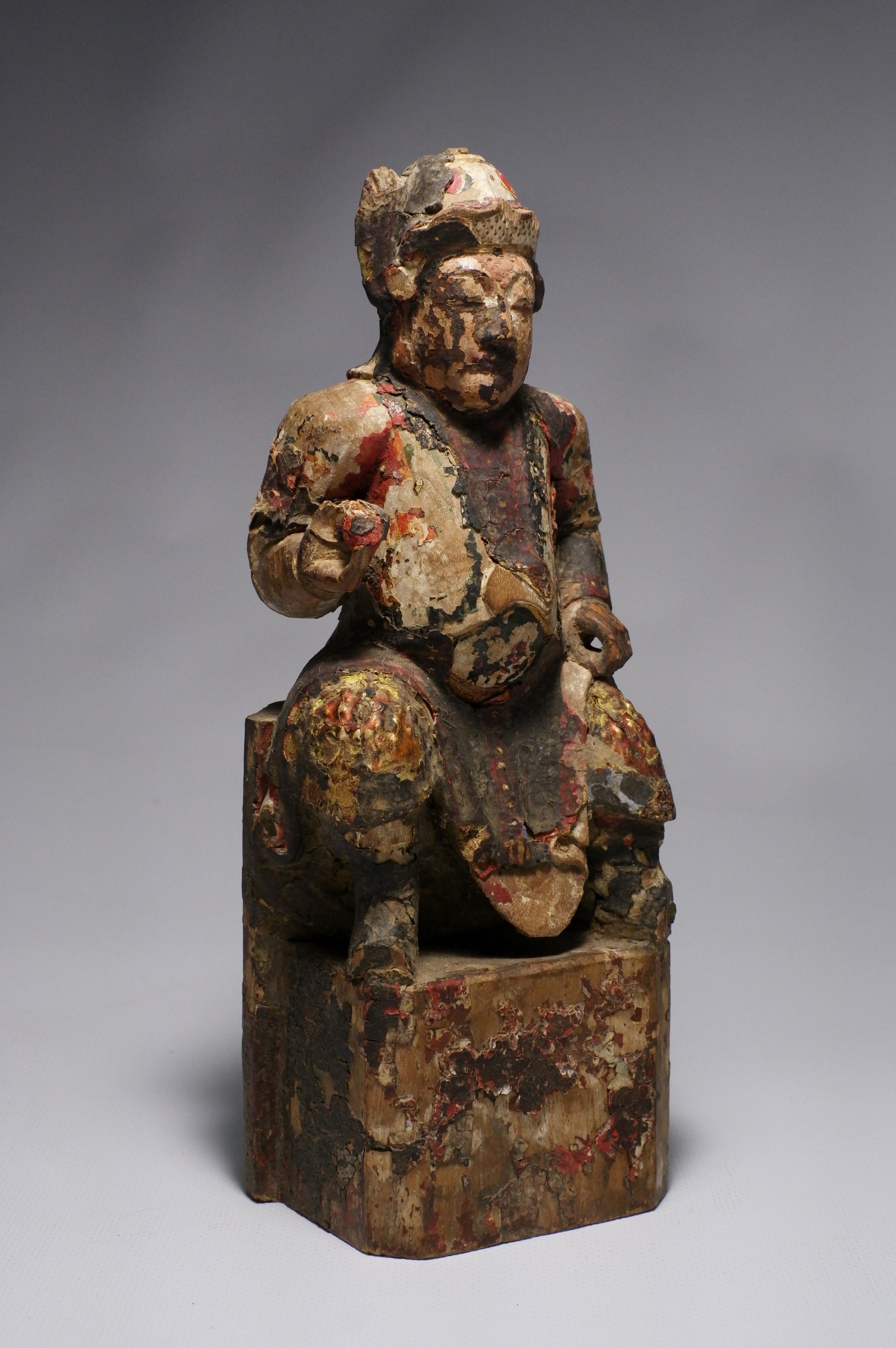 Antique 17th century Chinese statuette
