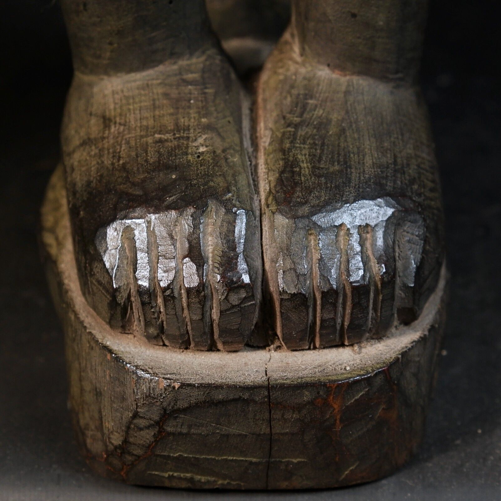 Nias adu zatua statue antique tribal feet.png