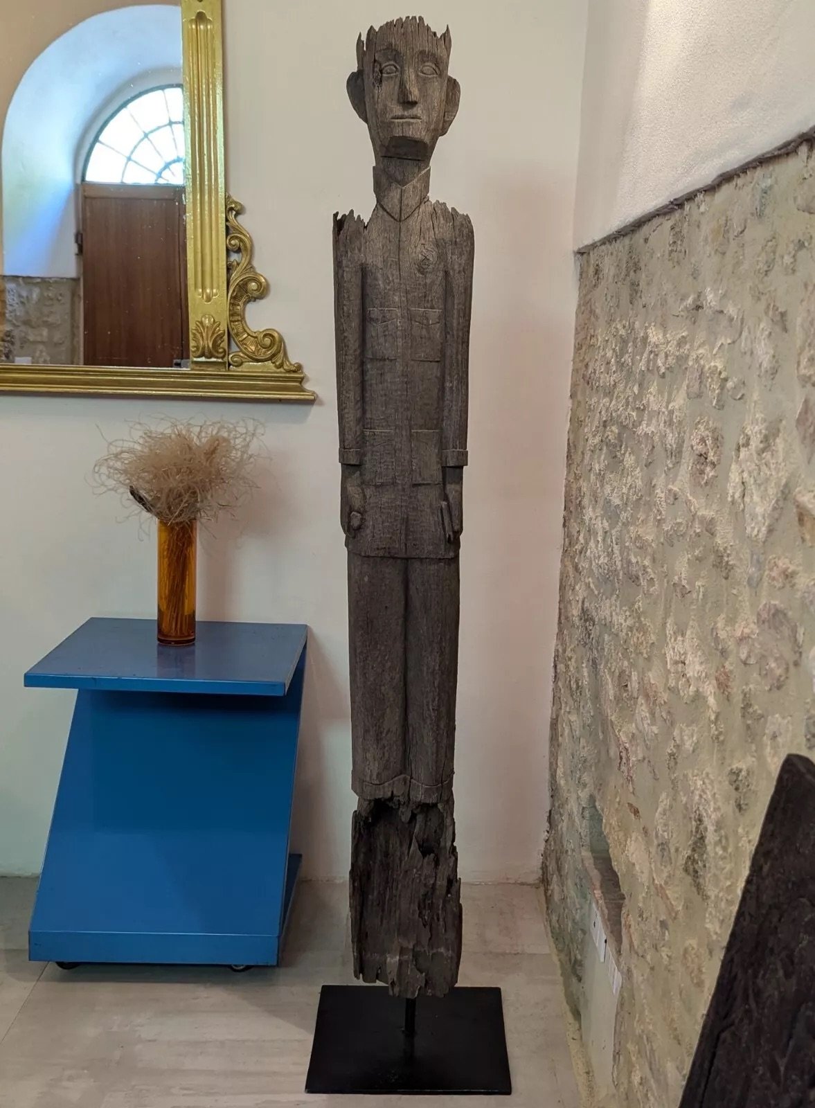 patung antique statue dayak hampatong borneo interior design.jpeg