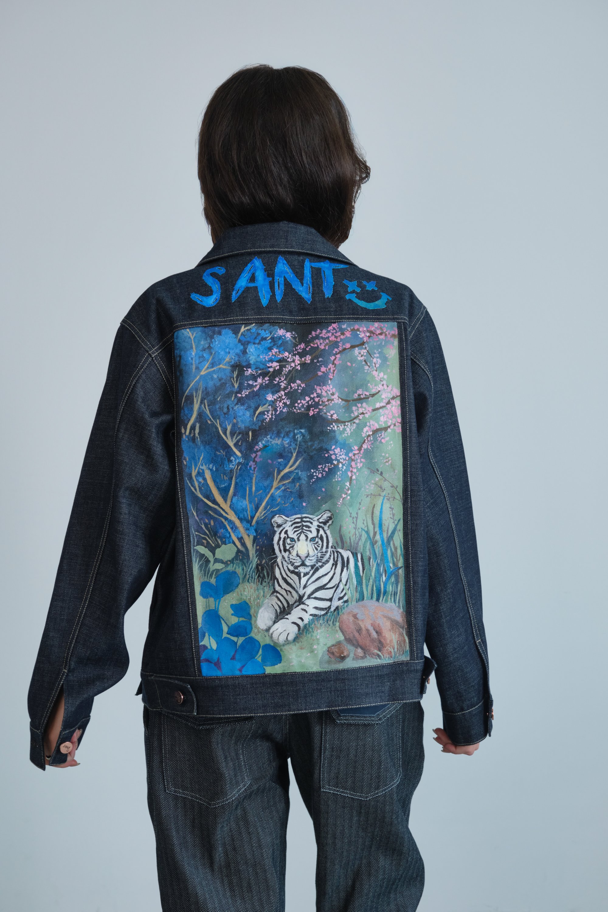SantLondon_2606163882_Unretouched.jpg