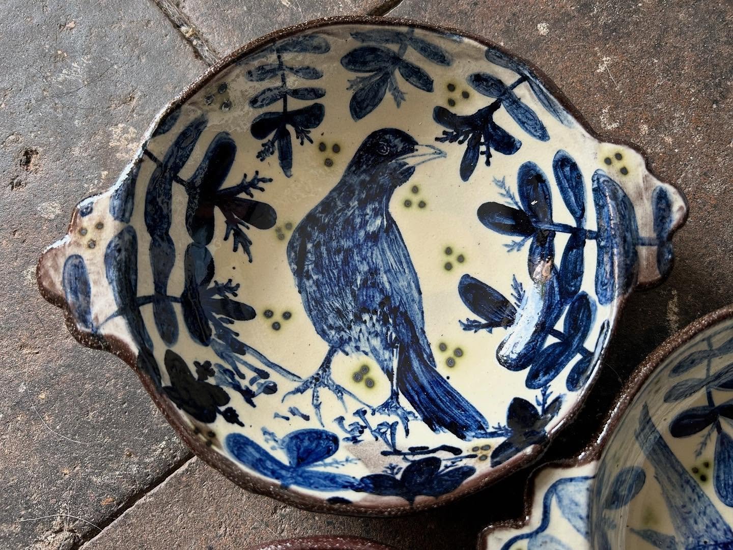 “Watch it…!” Well sort of looks like it could be thinking that or just listening to the music… #porringer #handmade #handpainted #illustratedceramics #inspiredbynature #inspiredbybirds #madeinpembrokeshire #madeinwales #adri