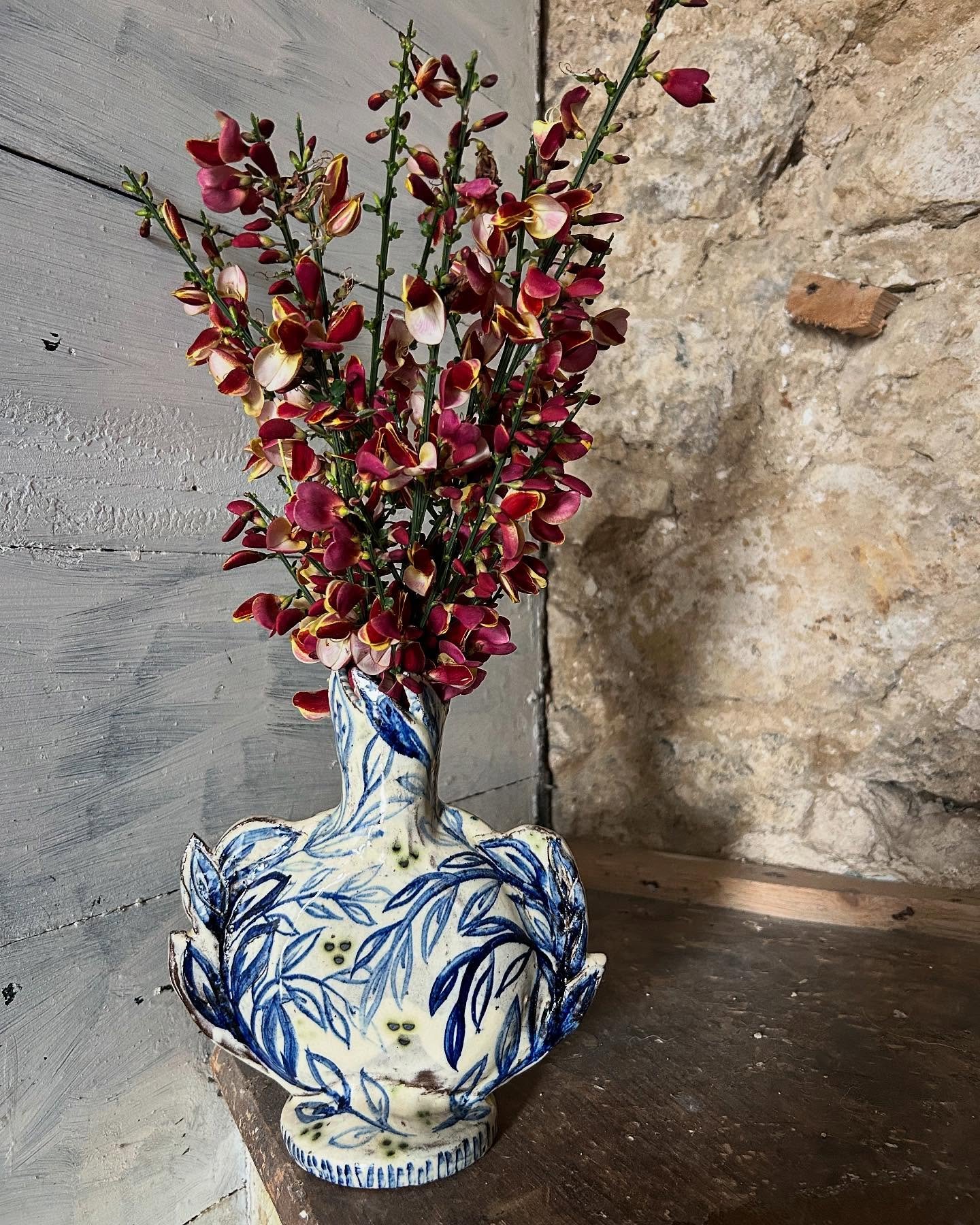 Freshly picked from my garden (a 75p dishevelled broom plant I picked up last year that has flourished), looking grand in the vase. #vase #handmade #slipware #slipwarepottery #inspiredbynature #madeinpembrokeshire #madeinwales #adriftpottery #illustr