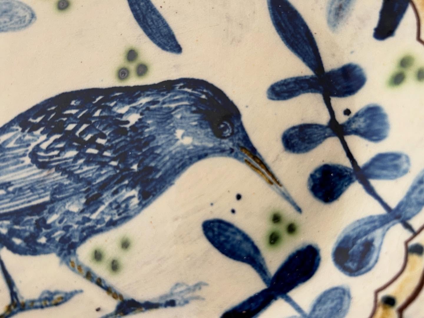 I just opened the kiln to find this little beady eye looking at me…#starling #handmade #platter #plate #handpainted #handmade #slipware #slipwarepottery #madeinwales #madeinpembrokeshire #adriftpottery #inspiredbybirds #inspiredbynature #illus