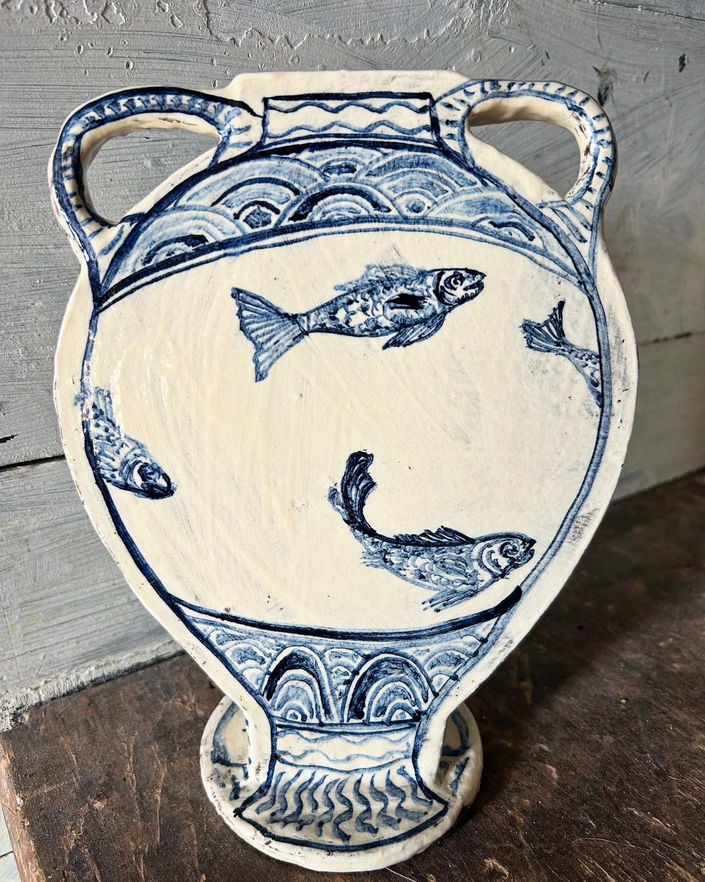 Front and back of flat vase… I enjoy making these so much… just massive potential… Another one going off to @studiocennen for their next exhibition Out Of The Blues. #vase #slipware #slipwarepottery #handpainted #inspiredbynature