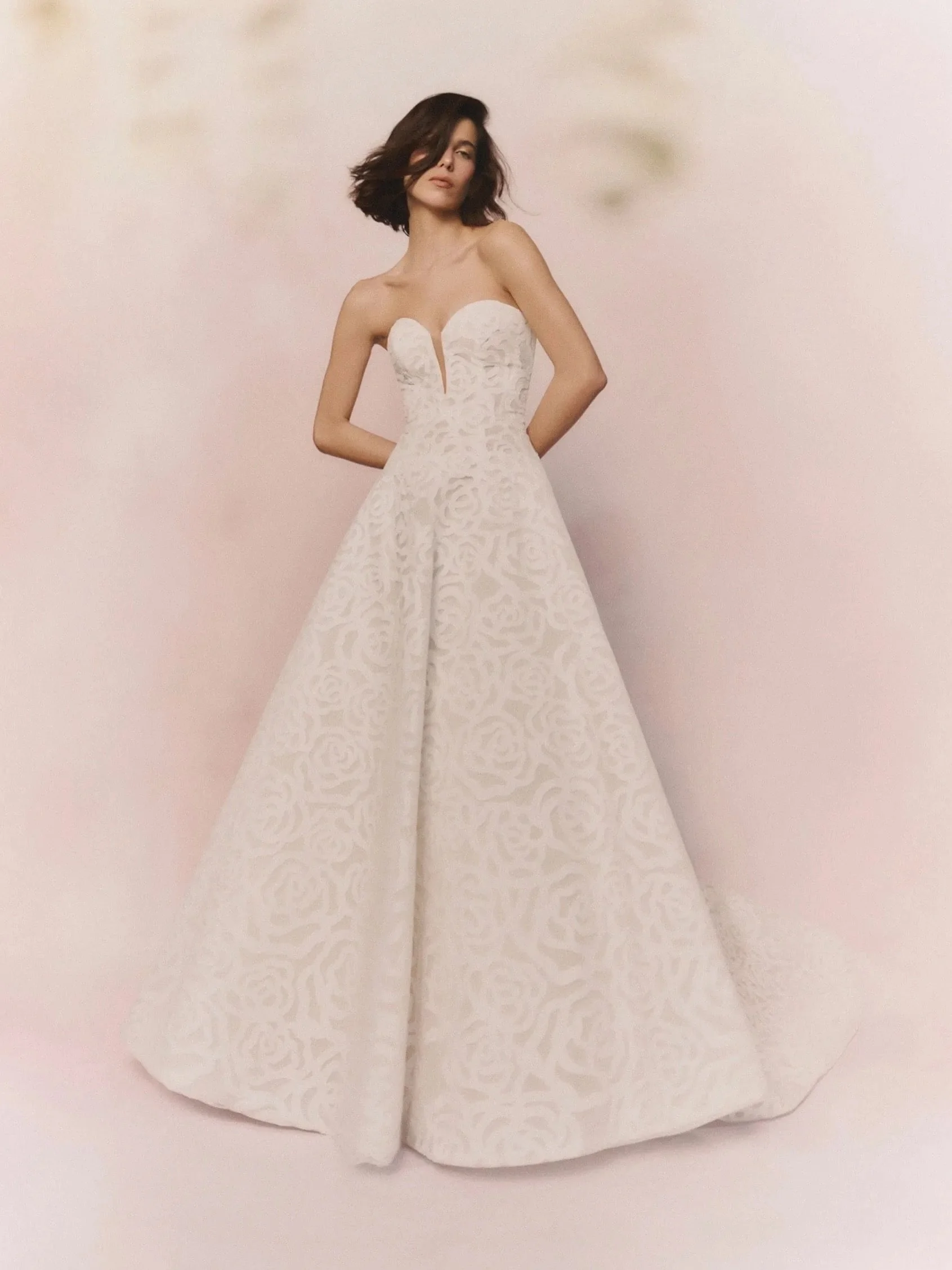 Pronovias - Louelle 🌸 
&bull;
&bull;
&bull;
#pierasbridal #pronovias #pronoviasbride #dropwaistweddingdress #uniqueweddingdress