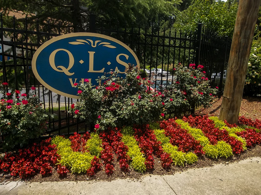 villa_sign.jpg