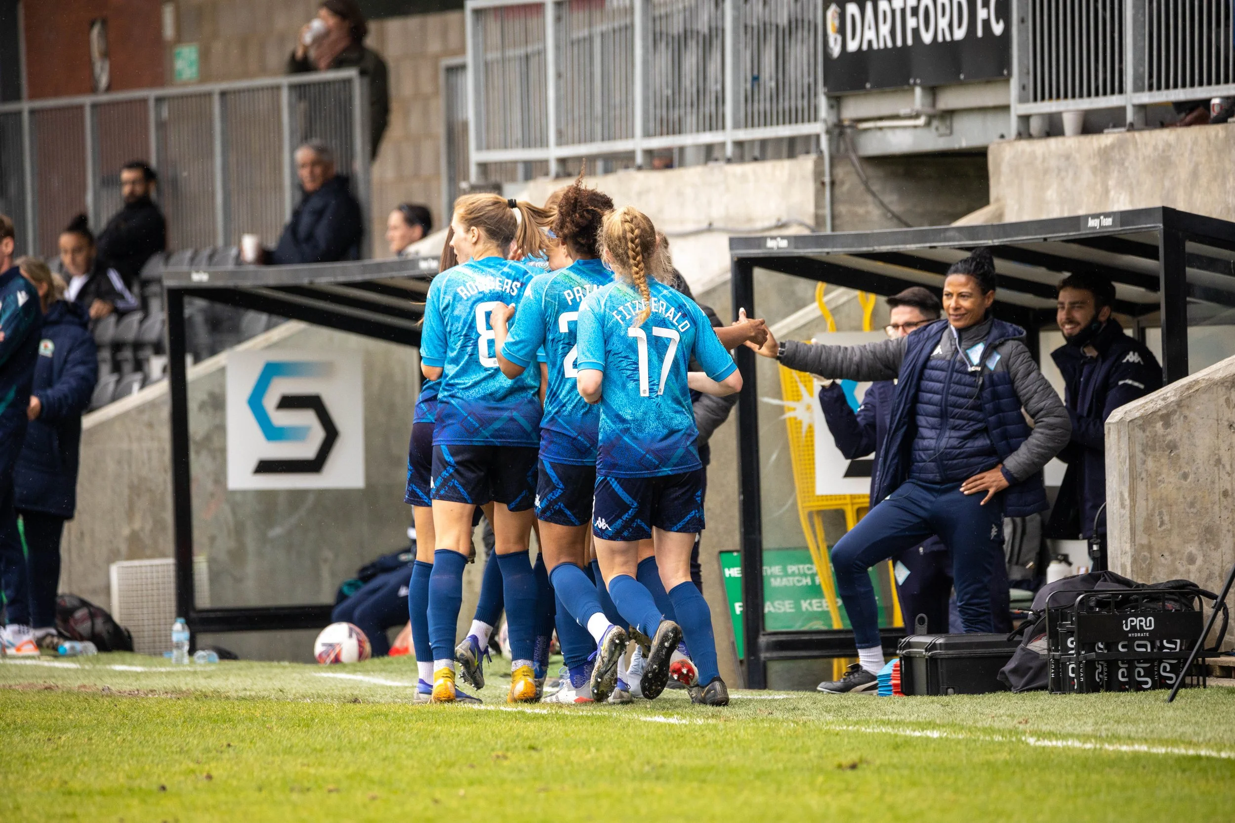 lizzie-fluke-professional-athlete-support-womens-football.jpg