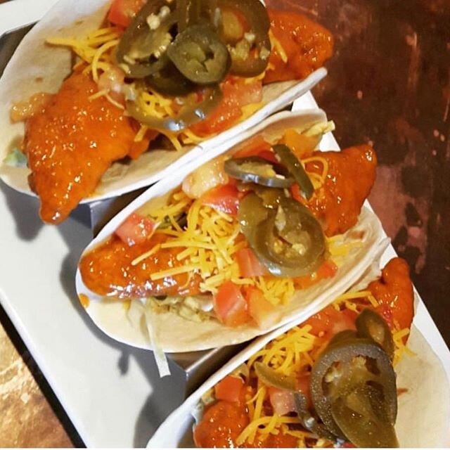 We&rsquo;re spicin&rsquo; it up for this Taco Tuesday‼️🌮🍻
Buffalo Chicken Tacos:
Fried chicken tossed in mild buffalo sauce, shredded iceberg lettuce, tomato, shredded cheddar &amp; jalape&ntilde;os. Served with sour cream &amp; salsa. #tacotuesday