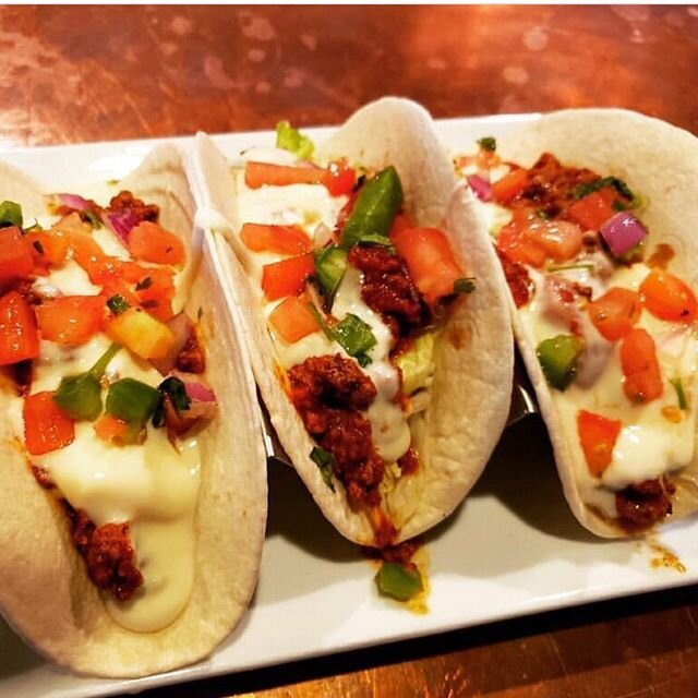 Tuesday&rsquo;s are for TACOS of course!!! 🌮☀️
Chorizo &amp; black Angus beef tacos with white cheddar queso, pico de gallo &amp; Iceberg lettuce served on flour tortillas. Salsa and sour cream on the side.
#tacotuesday #tacoboutlove #tacoboutawesom