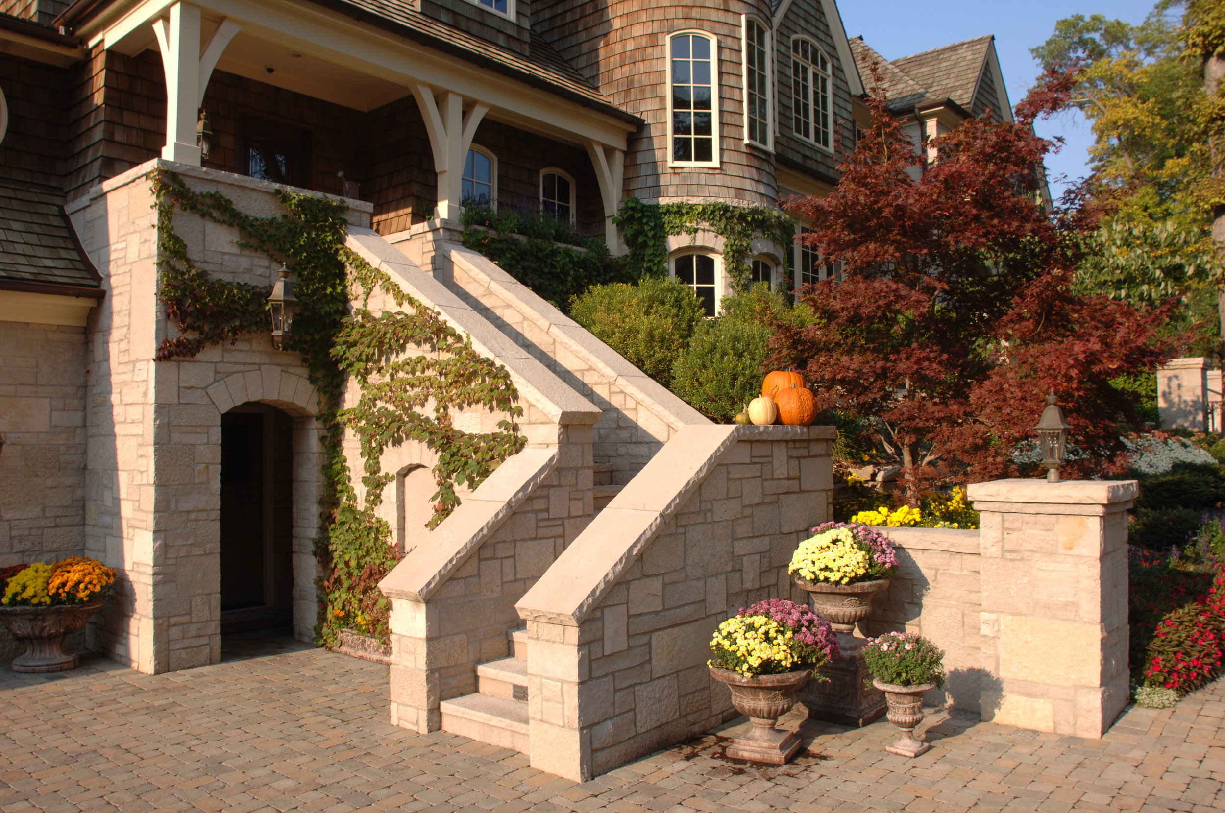 Oakfield_Country_Manor_Eden_Caps_Coping_Pavers_Valders_Pool_Coping_039.JPG