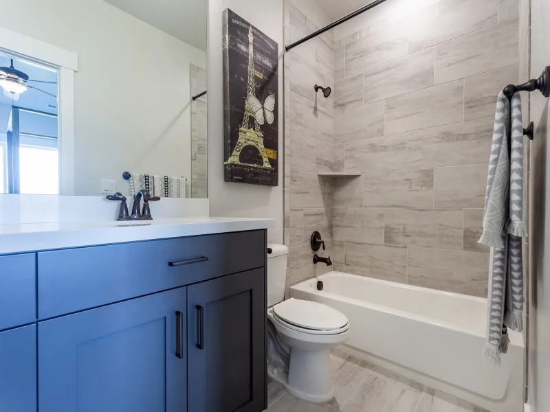BathroomTwo_800x600_3221852.jpg